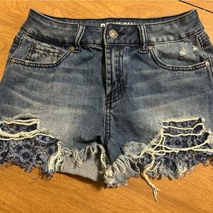 Juniors  size 3 Rewash distressed shorts